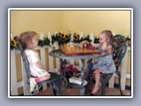 chess-2-girls